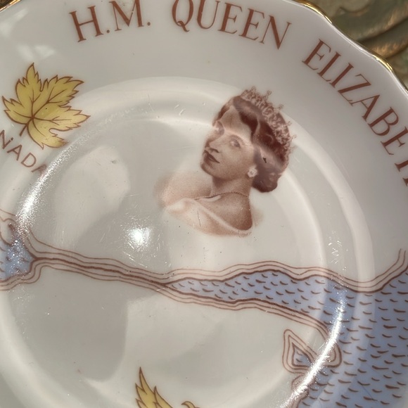 H.M. QUEEN ELIZABETH II commemorative ashtray/ small plate. - Picture 7 of 10
